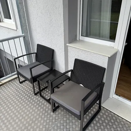 Vollmoeblierte Im Eg Mit Balkon Und Wlan In Appartamento Magdeburgo