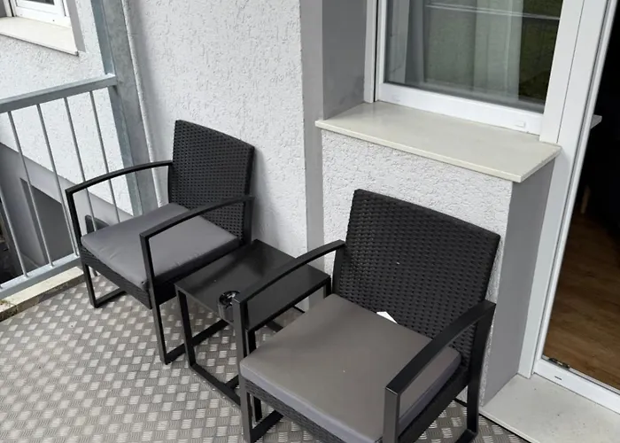 Vollmoeblierte Im Eg Mit Balkon Und Wlan In Appartamento Magdeburgo